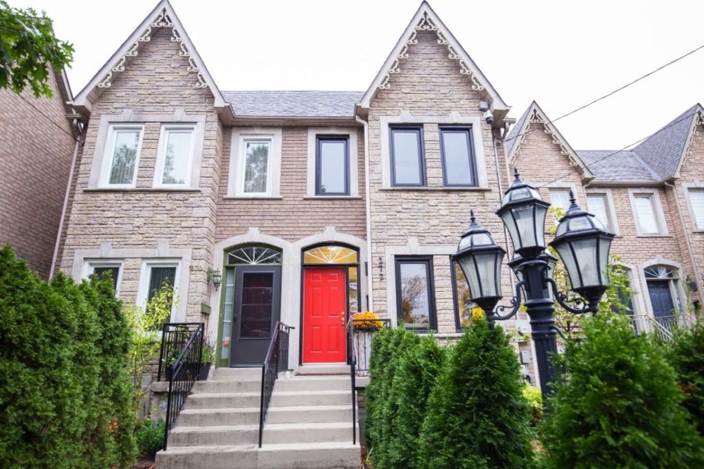 272 Macdonell Ave