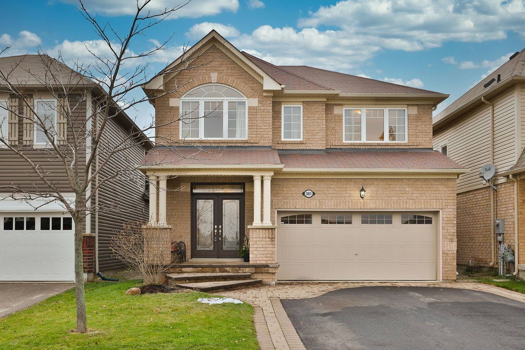 381 Nakerville Crescent | Milton | Exterior