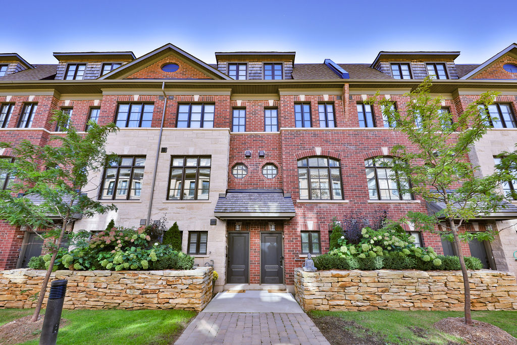 250 Royalton Common Exterior